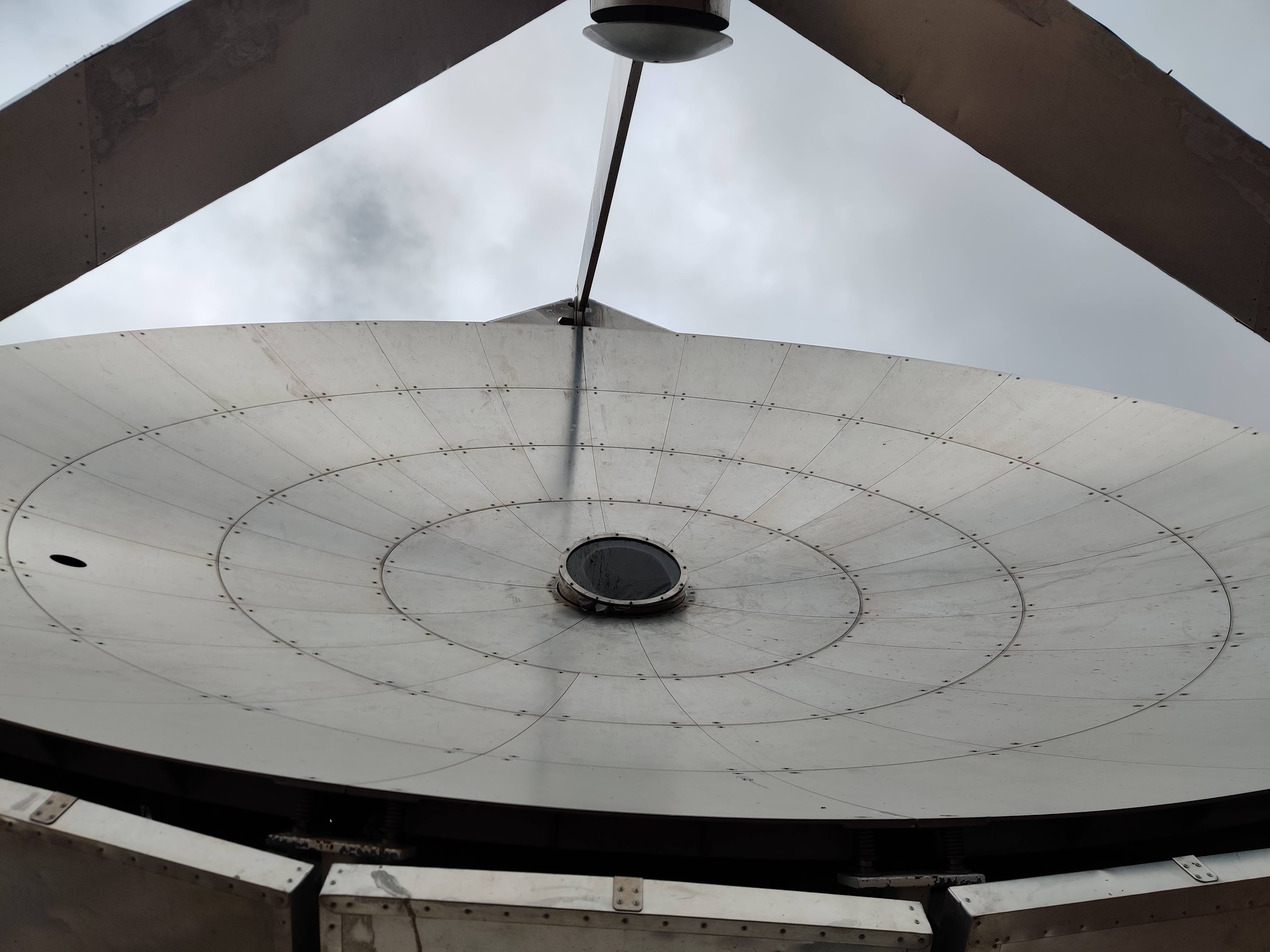6.1m main reflector